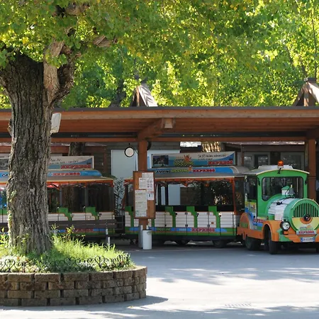 Happy Camp Mobile Homes In Κάμπινγκ