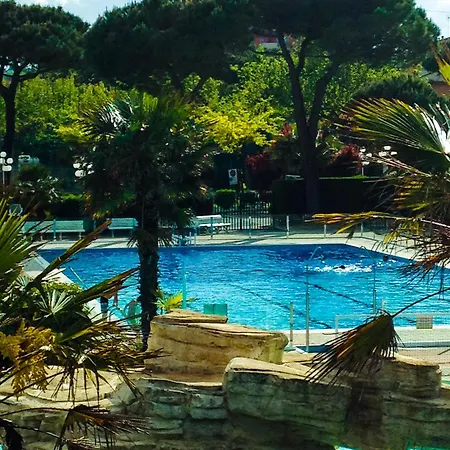 Happy Camp Mobile Homes In مكان تخييم