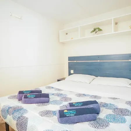 Happy Camp Mobile Homes In مكان تخييم ريتشيوني