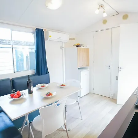 キャンプ場 Happy Camp Mobile Homes In